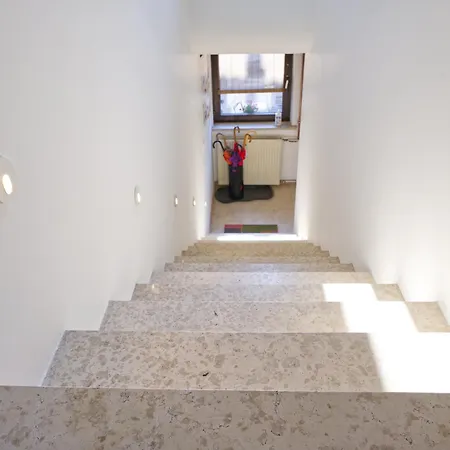 Castle Way Tamy Apartment