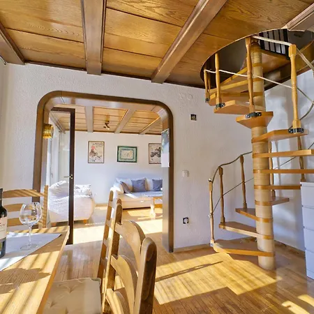 Castle Way Tamy Apartman *