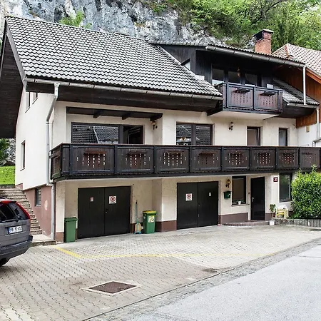 Apartment Castle Way Tamy