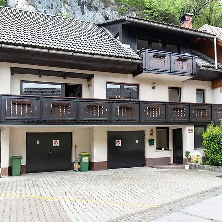 Castle Way Tamy *