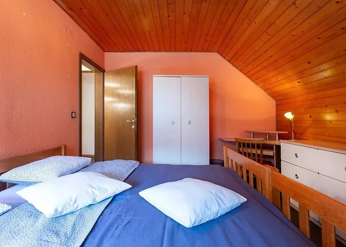 Castle Way Tamy בלד