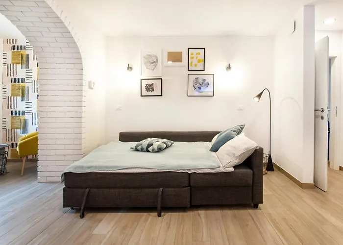 Castle Way Tamy בלד